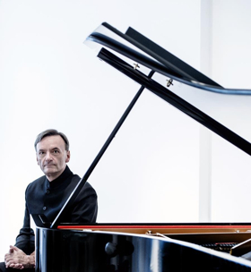 Pianist Stephen Hough Returns to Lincoln Center's Mostly Mozart Festival 