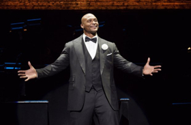 Review: Eddie George Kills It in CHICAGO! Image