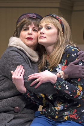 Review: BAREFOOT IN THE PARK at New Theatre Restaurant  Image