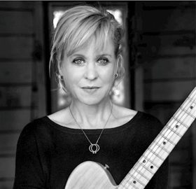 Throwing Muses' Kristin Hersh Adds UK Tour Dates, Signs to Fire Records for New Album  Image