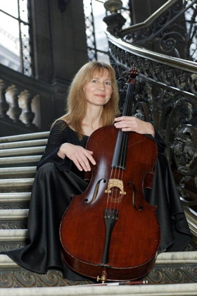 La violonchelista Bozena Slawinska interpretará suites de Johann Sebastian Bach Image