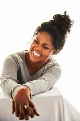 Gospel Legend Cece Winans Releases New Song BEAUTIFULLY BROKEN Image