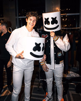 Marshmello Accepts Award for Best EDM/Dance Artist or Group at the 2018 iHeart Radio MMVAs with Help From Shawn Mendez 
