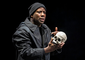 Review: HAMLET at Chicago Shakespeare Theater 