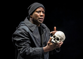 Review: HAMLET at Chicago Shakespeare Theater Image