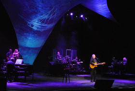 Entre las olas del Mediterráneo, Joan Manuel Serrat vertió su talento en el Palacio de Bellas Artes Image