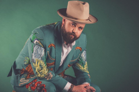 Joshua Hedley Shares BROKEN MAN Acoustic Video Via American Songwriter Image