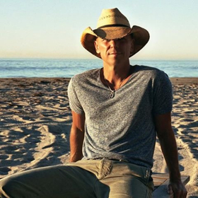Kenny Chesney Announces 17th Studio Album SONGS FOR SAINTS Image