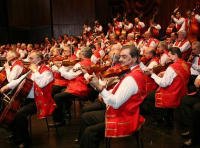 100 VIOLINS BUDAPEST SYMPHONY Comes To The House Of Music Tomorrow 