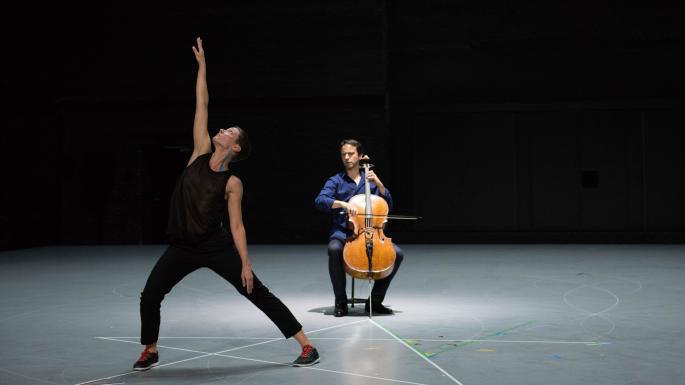 Review: MITTEN WIR IM LEBEN SIND/BACH6CELLOSUITEN, Sadler's Wells Image