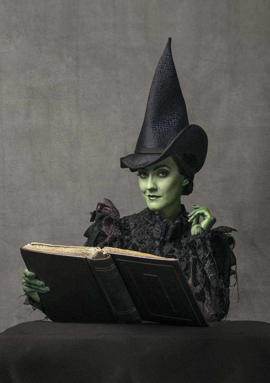 Review: WICKED, Apollo Victoria Theatre Image