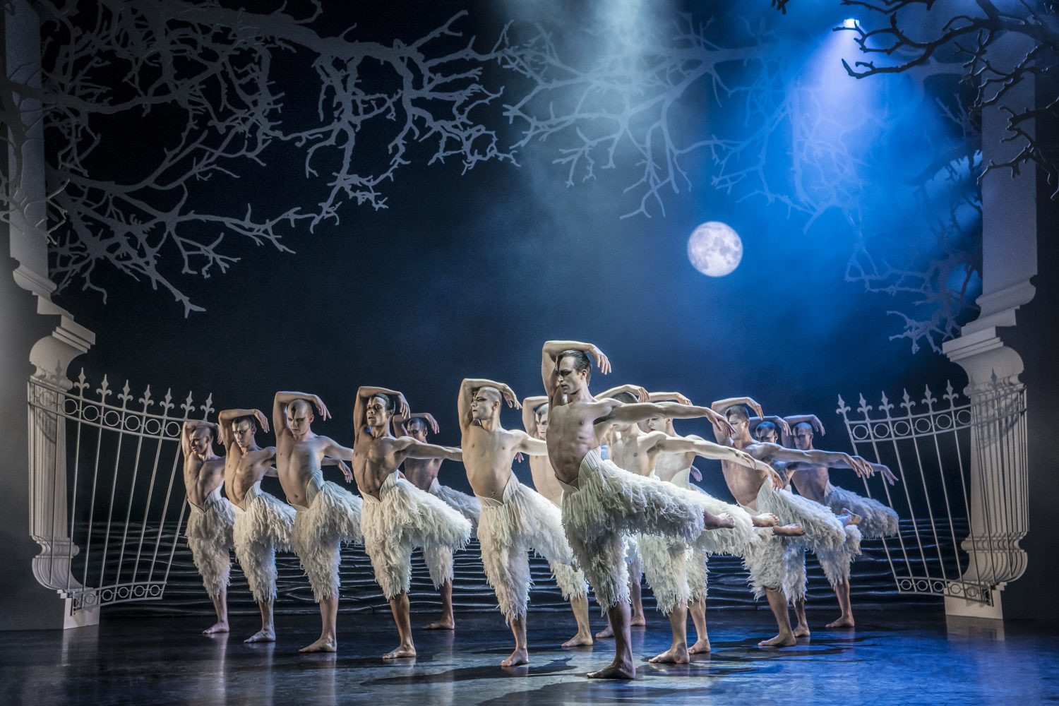 Review MATTHEW BOURNE'S SWAN LAKE, King's Theatre Glasgow