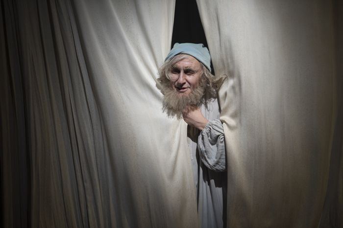 Review: Tailor made Hometown 'A CHRISTMAS CAROL' at SHAW FESTIVAL Image
