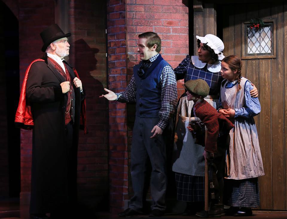Review: A CHRISTMAS CAROL at Dutch Apple Dinner Theatre Image