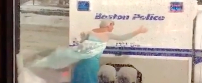 Video Man Dressed As Elsa Pushes Police Wagon Stuck In Snow 