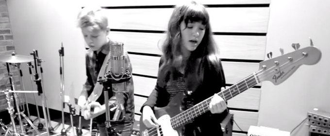 VIDEO: Original SCHOOL OF ROCK Cast Members Perform Fleetwood Mac's 'The Chain' Video