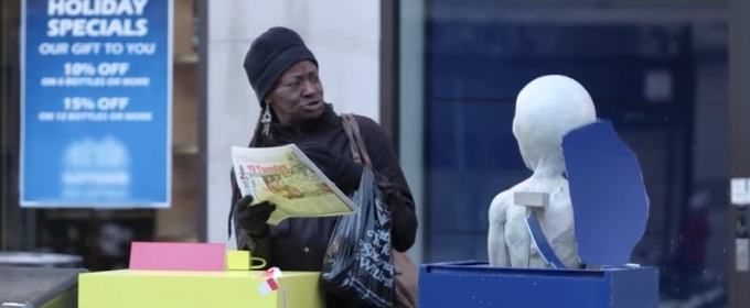 VIDEO: New Yorkers Get An Extraterrestrial Visitor From THE X-FILES! Video