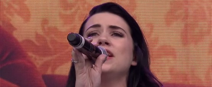 VIDEO: Danielle Hope Performs at West End Live Video