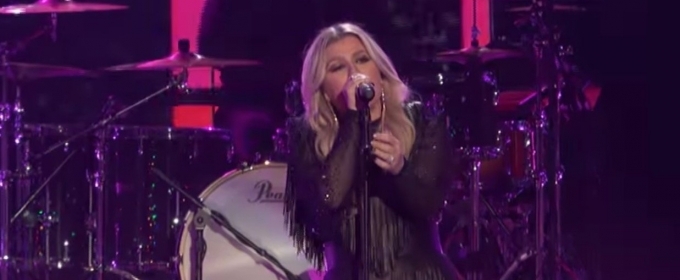 VIDEO: Watch Kelly Clarkson Perform AMERICAN WOMAN at the 2018 CMT Music Awards Video