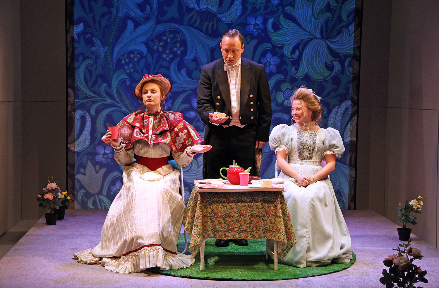 Review: THE IMPORTANCE OF BEING EARNEST, The Watermill Theatre Image