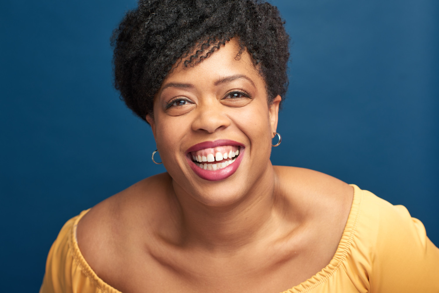 Interview: Angela Grovey Discusses a Life of Service and THE PLAY THAT GOES WRONG, Arriving in Dallas June 2019  Image