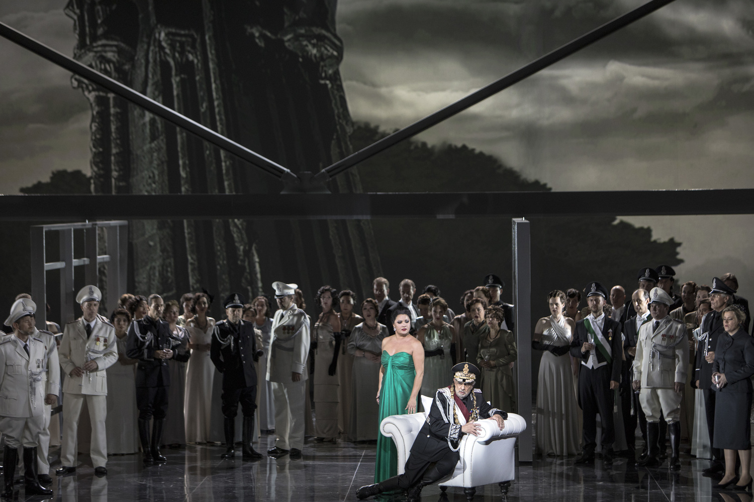 Review: MACBETH at STAATSOPER UNTER DEN LINDEN - Superstars Netrebko and Domingo miscast in a glittering new production of Verdi's MACBETH 