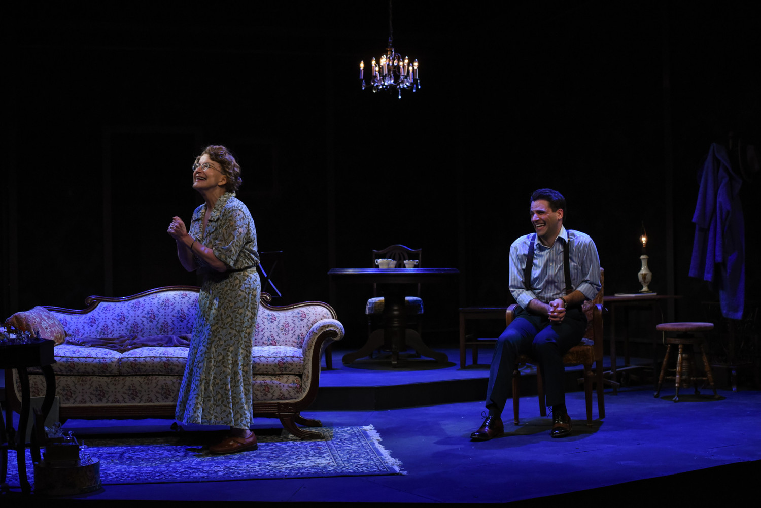 Review: THE GLASS MENAGERIE Lifts A Veil On Memories At Warehouse Theatre 