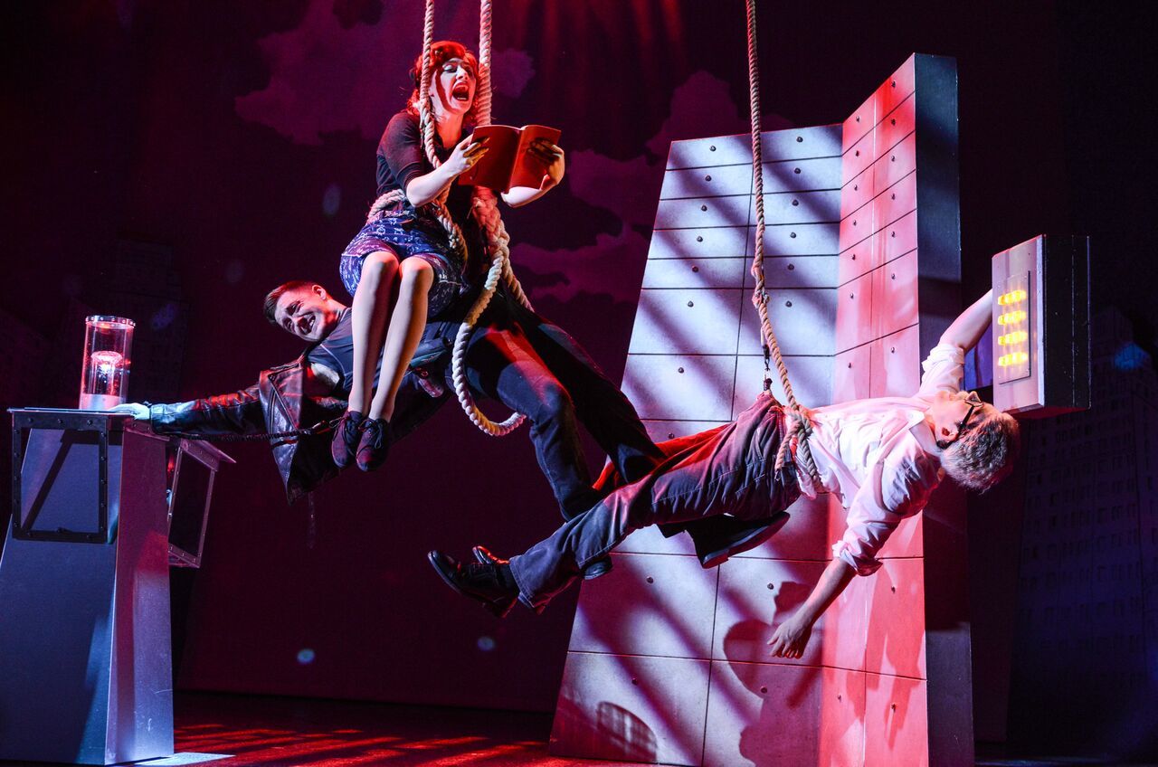 Review: THE COMEDY ABOUT A BANK ROBBERY, Theatre Royal Brighton Image