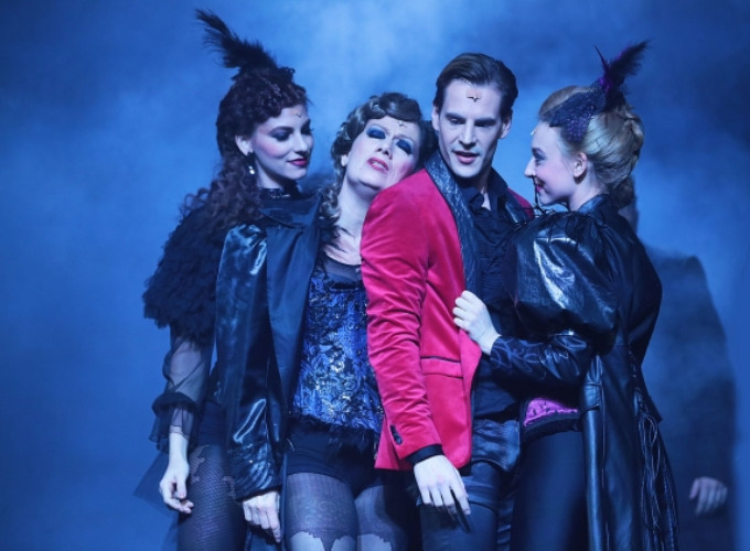 Review: THE HUNCHBACK OF NOTRE DAME/DORIAN GRAY at Budapest Operetta Theatre Image