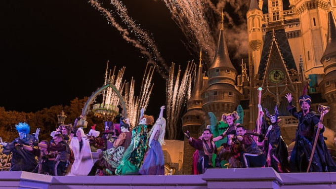 Review: Something Different This Way Comes in HOCUS POCUS VILLAIN SPELLTACULAR at Magic Kingdom Image