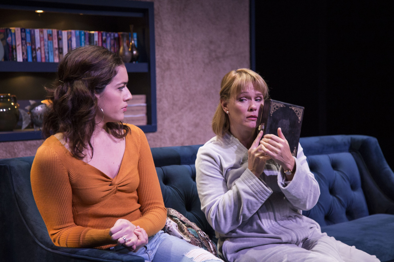 'Not Entirely Honest' an Understatement in REP Stage's Obscure But Funny THINGS THAT ARE ROUND 