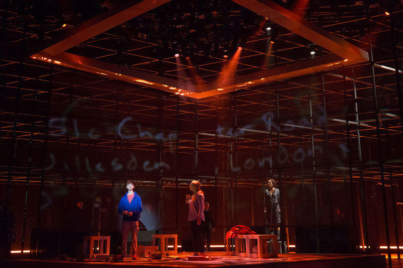 Review: THE CURIOUS INCIDENT OF THE DOG IN THE NIGHT-TIME at Walnut Street Theatre 