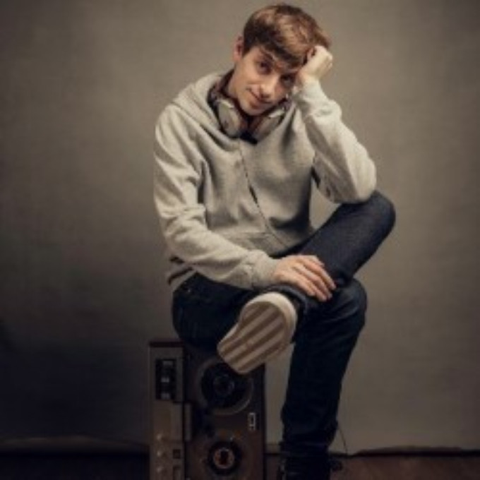 Review: ALEX EDELMAN: JUST FOR US, Pleasance Courtyard  Image