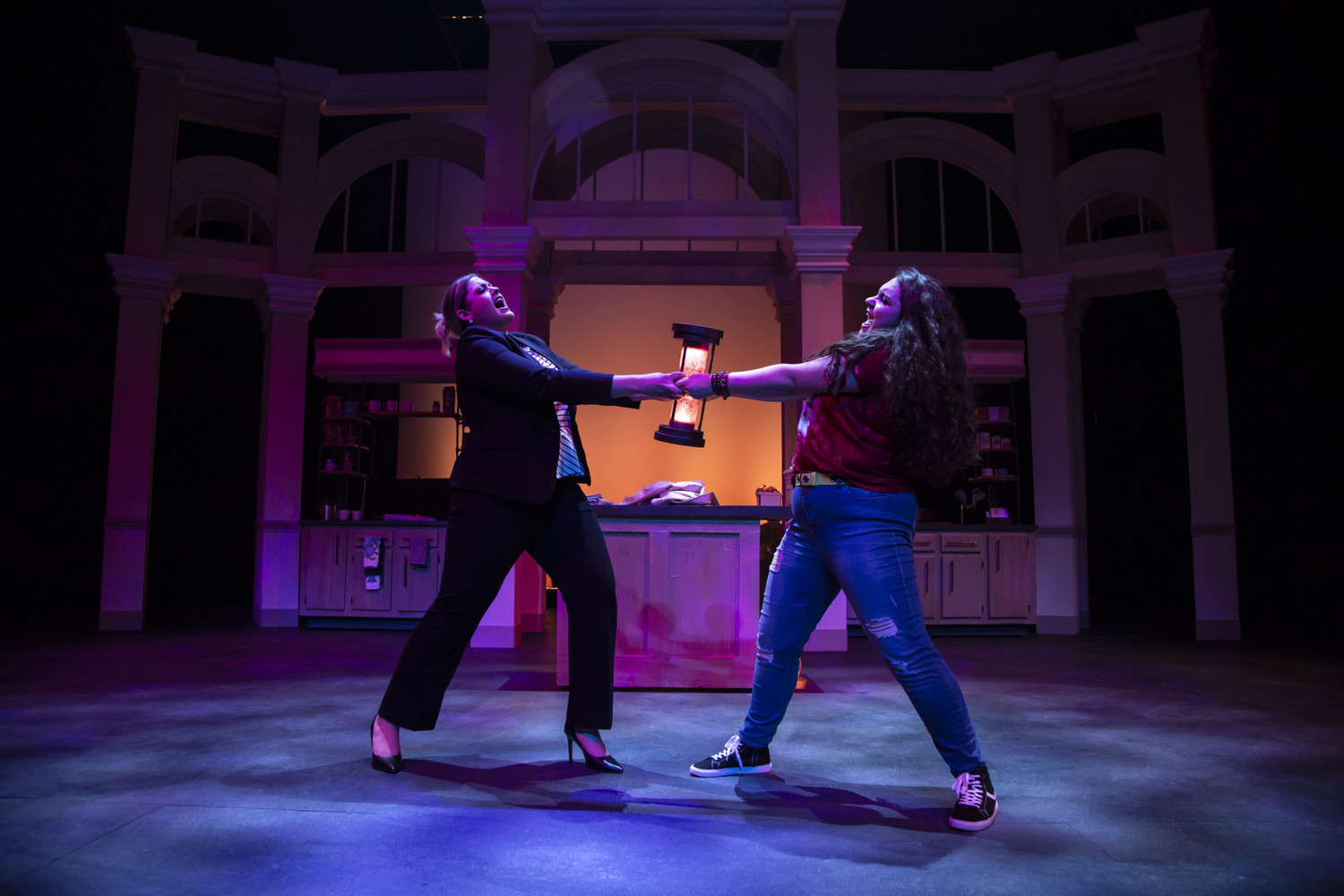 Review: FREAKY FRIDAY at Circle Theatre Will Have You Convinced The Leads Swap Was Real! 