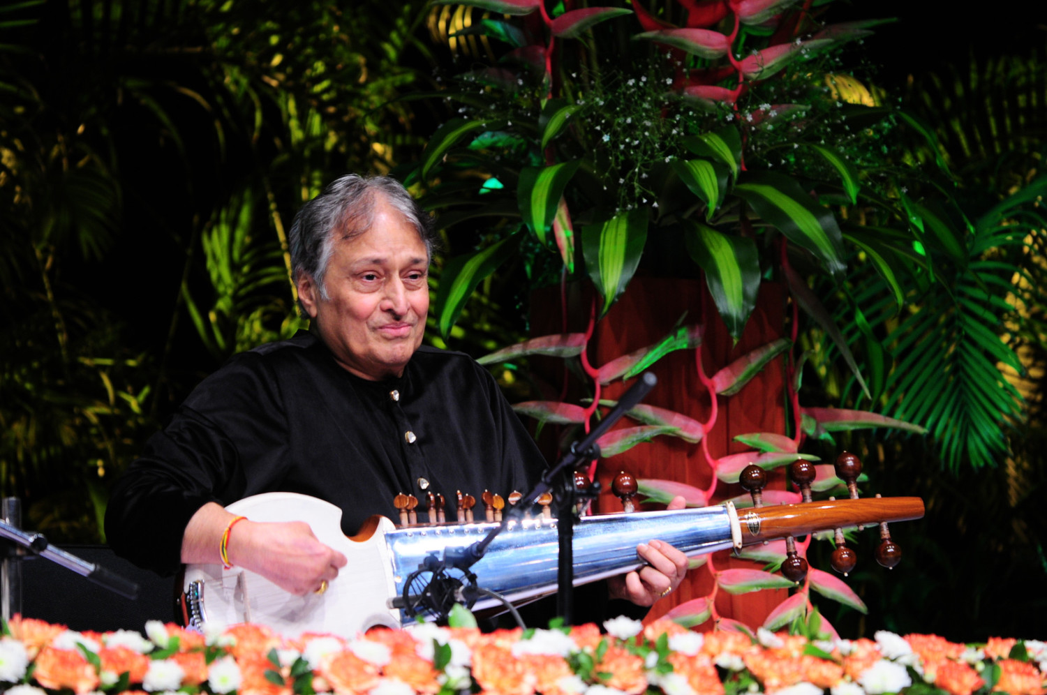 Feature: Sarod Maestro USTAD AMJAD ALI KHAN Presented With Lifetime Achievement Award Image