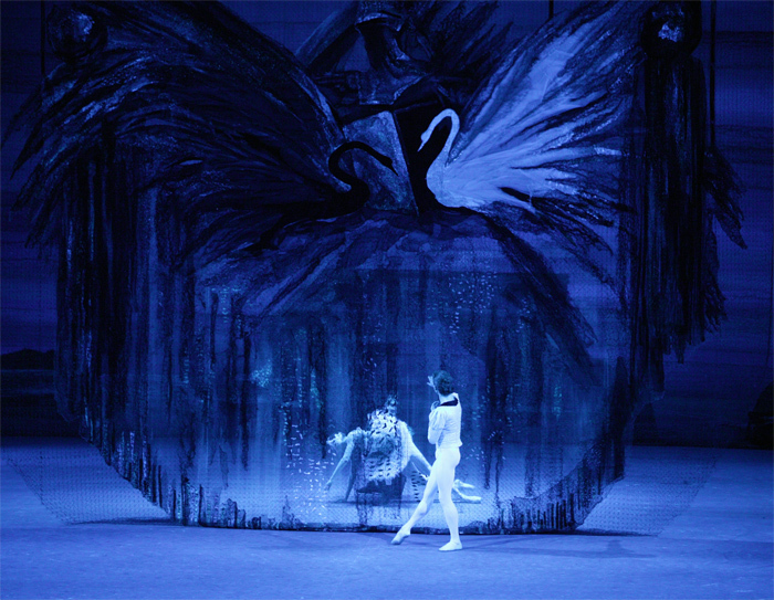 Review: BOLSHOI BALLET'S SWAN LAKE at Movie Theatre Image
