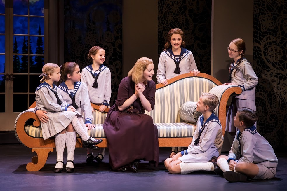 Review: THE SOUND OF MUSIC at Cadillac Palace Theatre Image