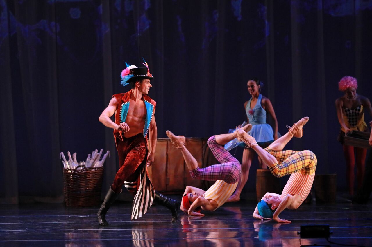 Review: FALL WORKS Fetes Bernstein and Robbins in Witty Style Image