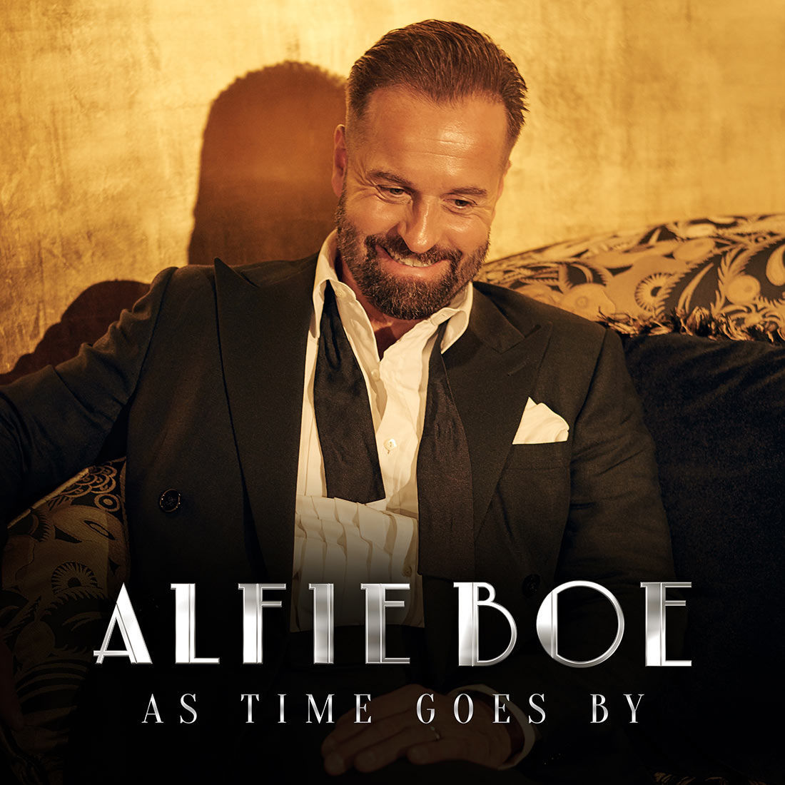 BWW Album Review: Alfie Boe's AS TIME GOES BY Is Full Of Old-Fashioned Elegance Image