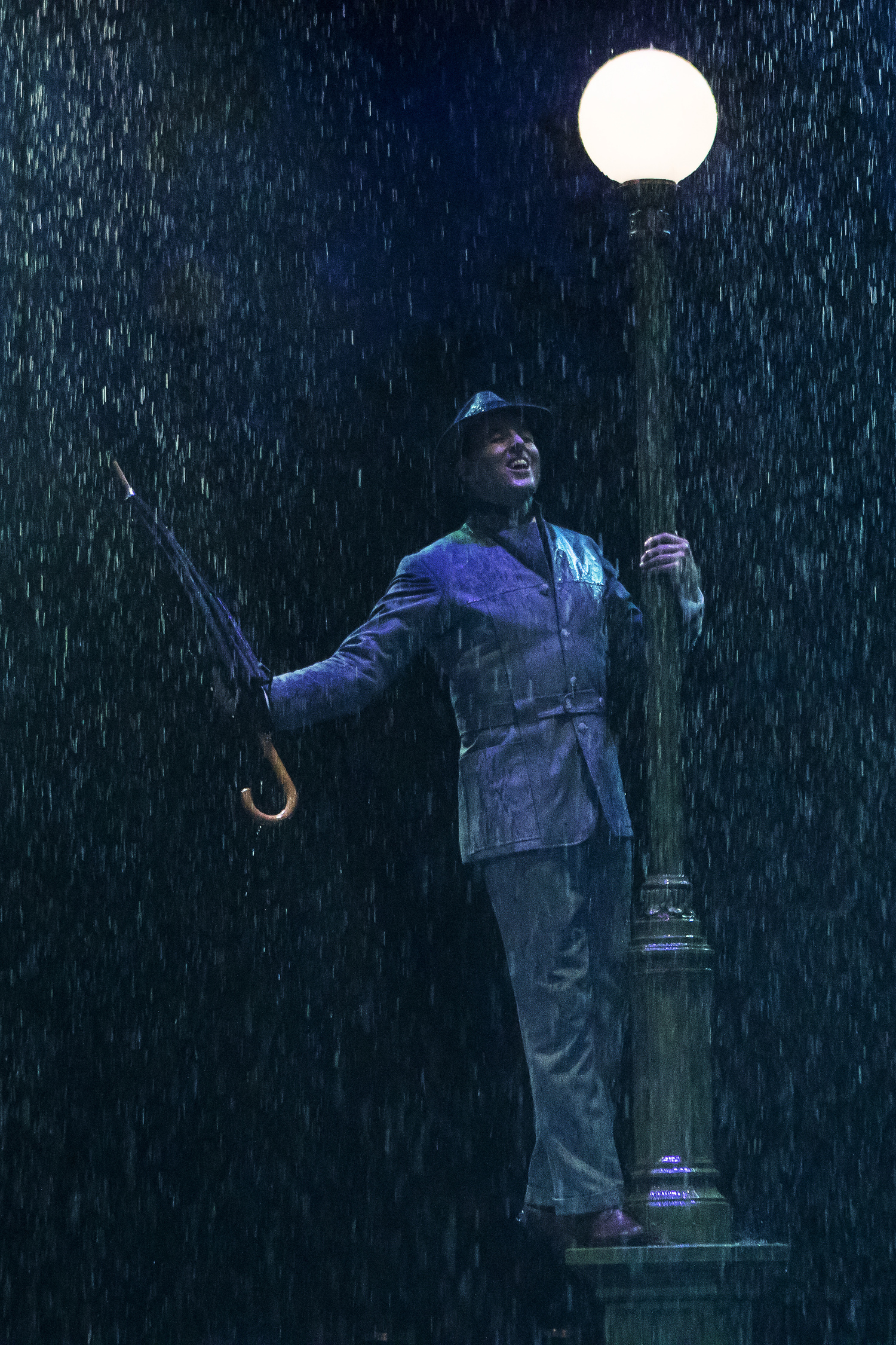 Review: SINGIN' IN THE RAIN Brings that Glorious Feeling to Broadway At Music Circus 