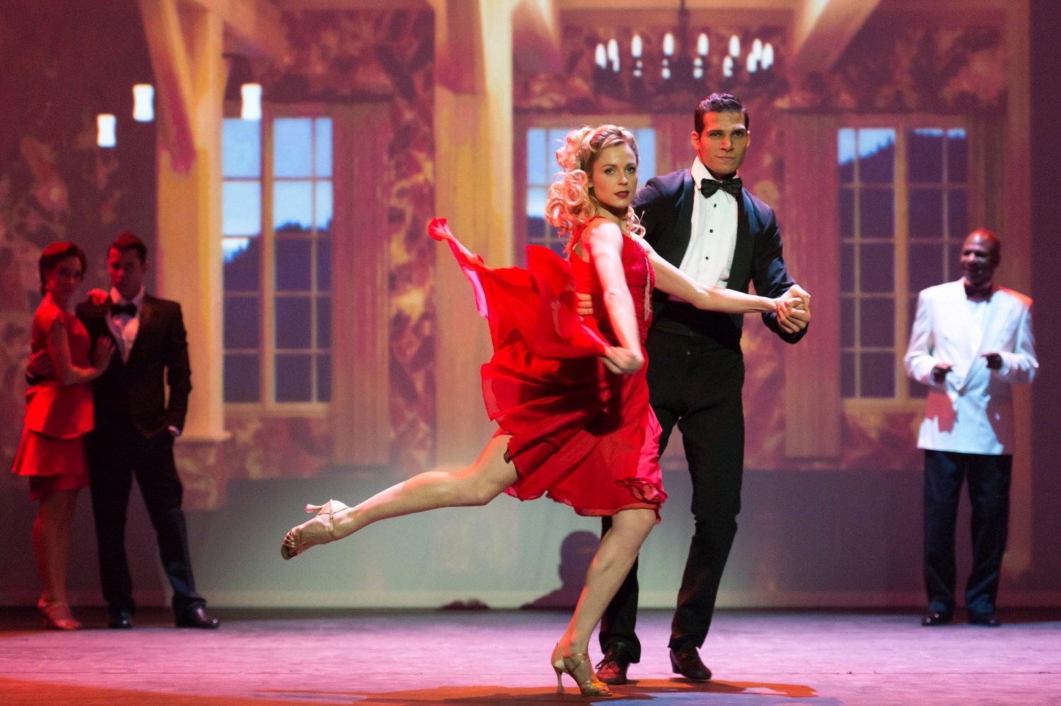 Review: DIRTY DANCING Mambos its Way to Paris Image