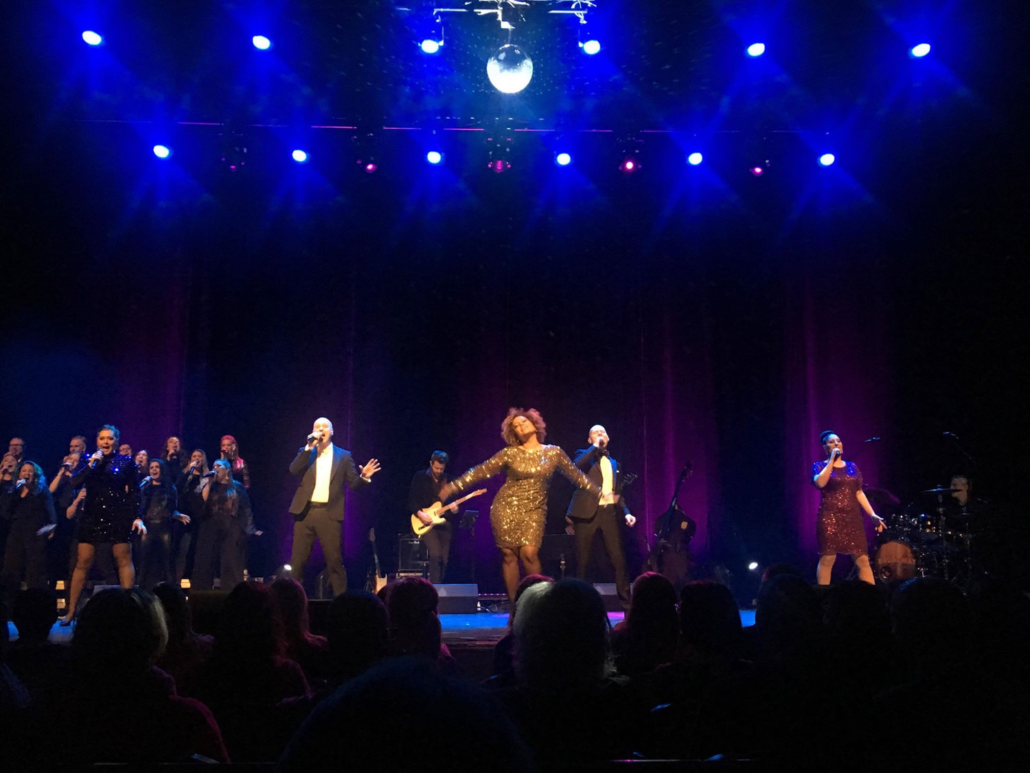 Review: FRÅN BROADWAY TILL DUVEMÅLA at Linköpings Konsert och Congress Image