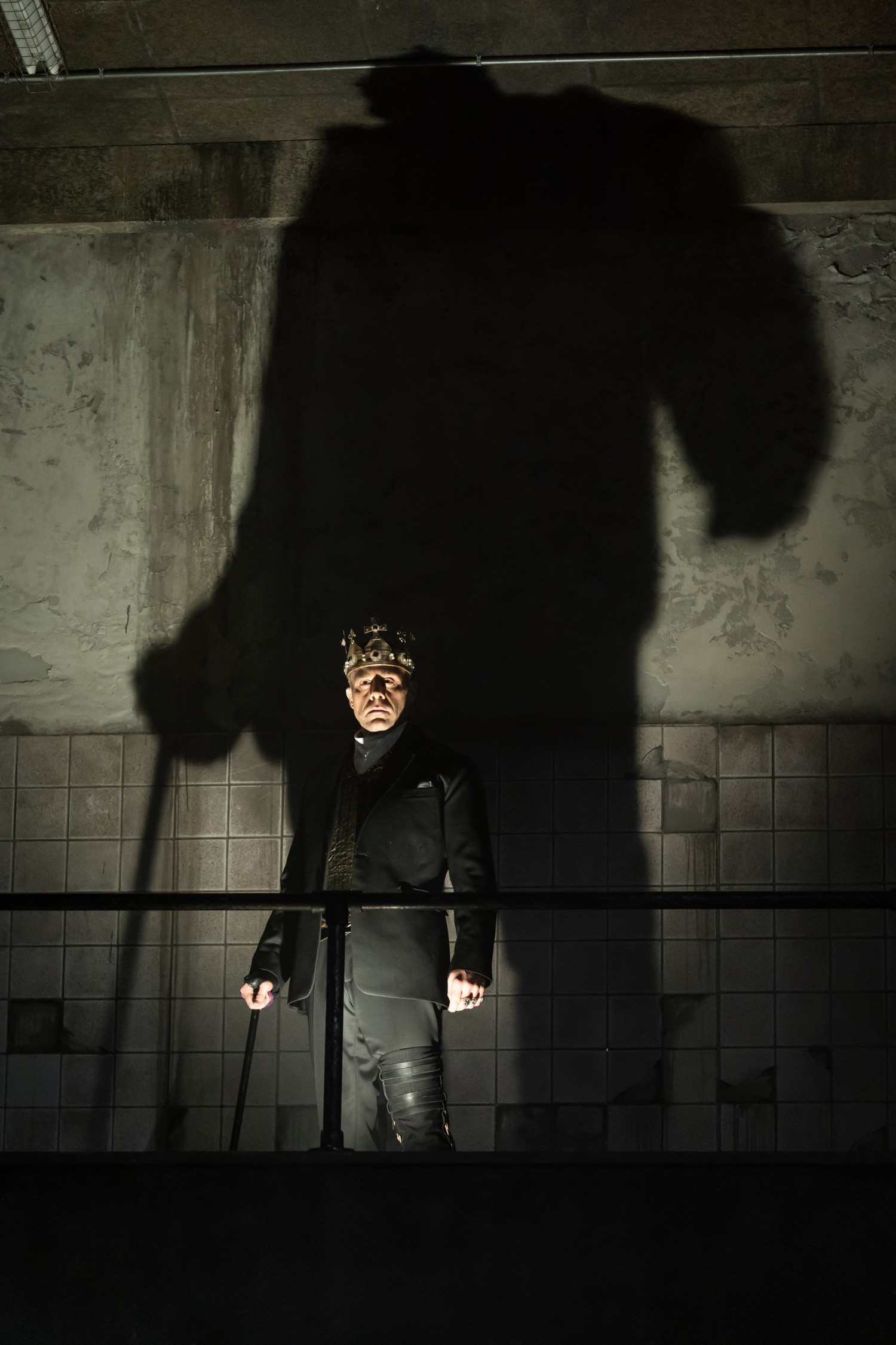 Review: Dark and Unrelenting RICHARD THE THIRD at Shakespeare Theatre Company Image