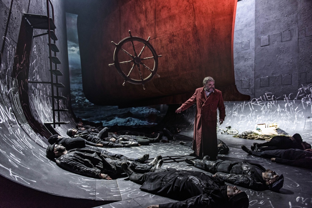 Review: THE FLYING DUTCHMAN at Theater Erfurt - This DUTCHMAN finally takes flight on the wings of Kelly God's magnificently sung Senta Image