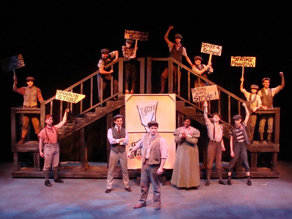 Review: NEWSIES Entertain at La Comedia Dinner Theatre Image