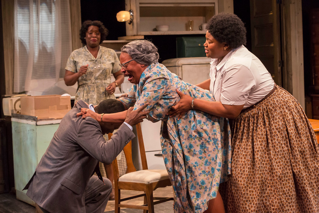 Review A Raisin In The Sun At Indiana Repertory Theatre 