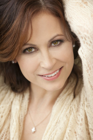 Linda Eder Brings Holiday Show to Ridgefield Image