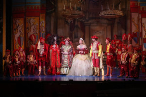 helens st johnny vegas pantomime surprise appearance makes dwarfs audience seven theatre snow members performance royal got night last