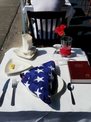 Caffe Luna Rosa To Commemorate Memorial Day With A Special Tribute Table Honoring Lost Veterans 
