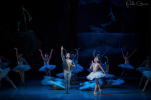 Vuelve El Lago De Los Cisnes, Un Ballet Que Nos Recuerda Que “siempre Habrá Alguien Por Quien Luchar” 